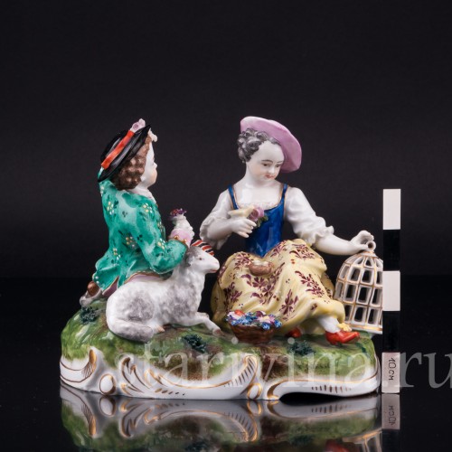 Статуэтка из фарфора Пасторальная пара с птичками и овечкой, Carl Thieme, Германия, сер. 20 в.