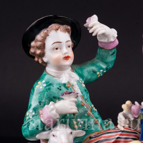 Статуэтка из фарфора Пасторальная пара с птичками и овечкой, Carl Thieme, Германия, сер. 20 в.