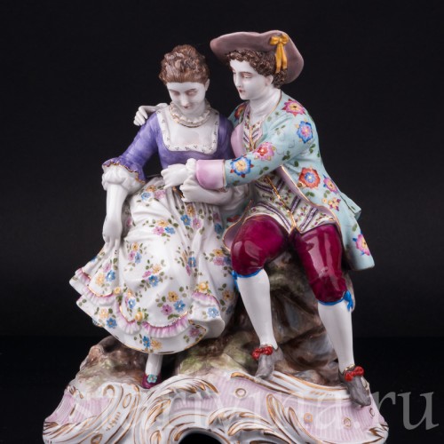Антикварная статуэтка из фарфора Пасторальная пара, Volkstedt, Германия, 19 в.
