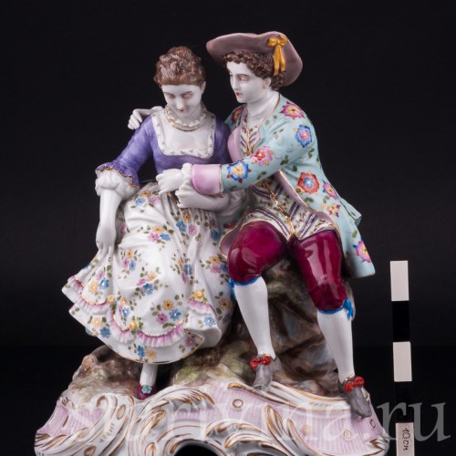 Антикварная статуэтка из фарфора Пасторальная пара, Volkstedt, Германия, 19 в.