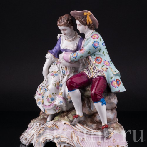 Антикварная статуэтка из фарфора Пасторальная пара, Volkstedt, Германия, 19 в.
