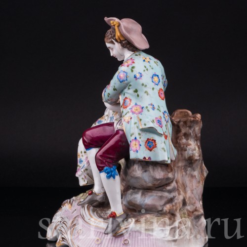 Антикварная статуэтка из фарфора Пасторальная пара, Volkstedt, Германия, 19 в.