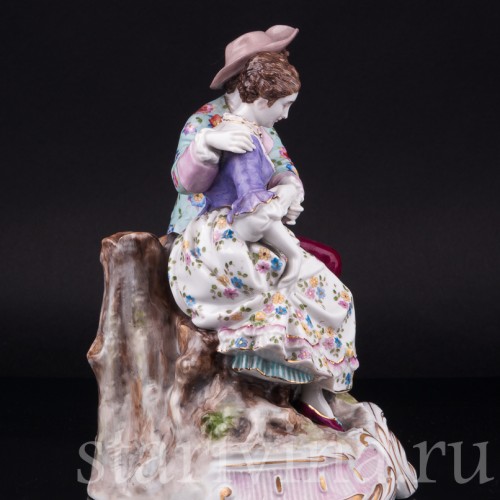 Антикварная статуэтка из фарфора Пасторальная пара, Volkstedt, Германия, 19 в.