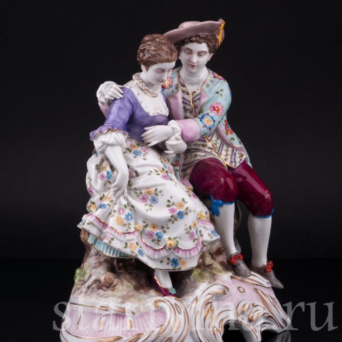 Антикварная статуэтка из фарфора Пасторальная пара, Volkstedt, Германия, 19 в.