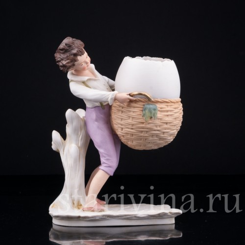Старинная фигурка из фарфора Мальчик с пасхальной корзиной, Volkstedt, Германия, кон. 19 в.