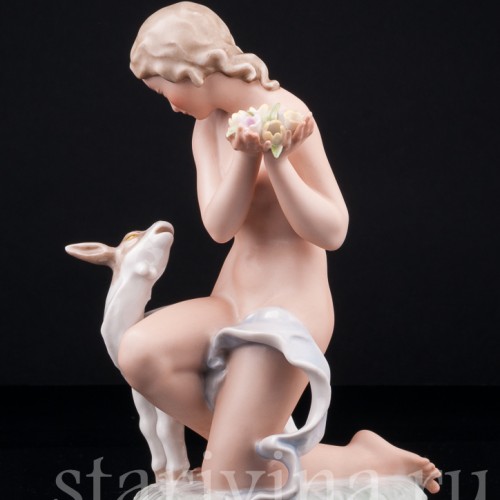 "Грация" (обнаженная девушка с козленком), Hutschenreuther, Германия, 1945-49 гг