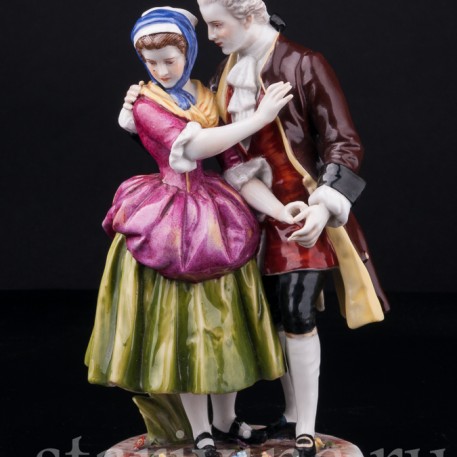 Фигурка романтической пары из фарфора Влечение, Von Schierholz, Германия, нач. 20 в.