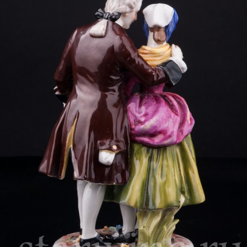 Фигурка романтической пары из фарфора Влечение, Von Schierholz, Германия, нач. 20 в.