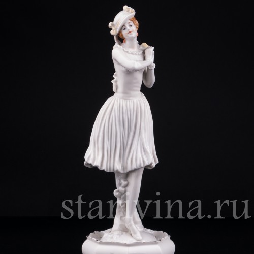 Статуэтка из фарфора Девушка в шляпке с лентами, Volkstedt, Германия, до 1935 г.