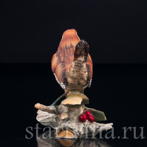 Крапивник на ветке с ягодами, Capodimonte, Италия, сер. 20 в