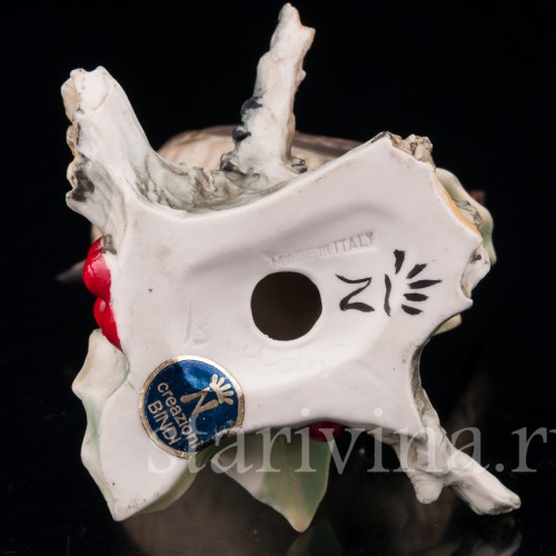 Крапивник на ветке с ягодами, Capodimonte, Италия, сер. 20 в