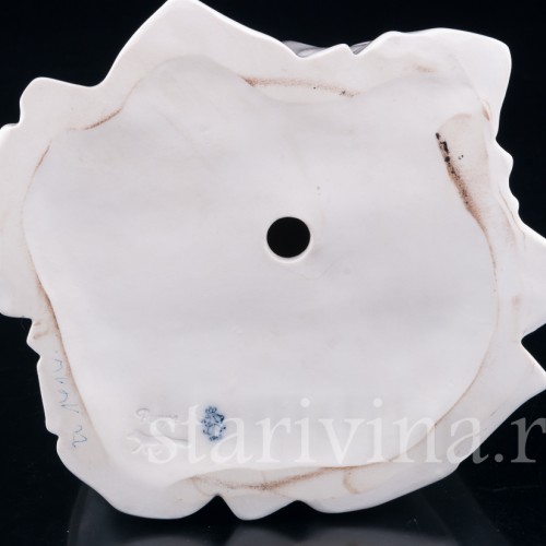 Девушка с кошкой, Volkstedt, Германия, вт. пол. 20 в