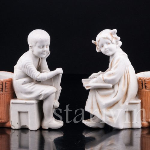 "На уроке", парные вазочки с детьми, Unger, Schneider & Cie, Германия, нач. 20 в