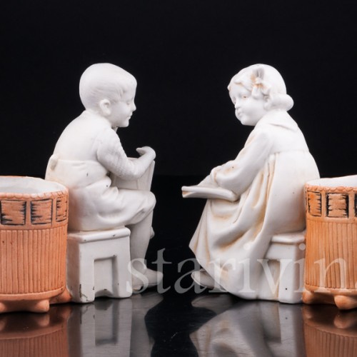 "На уроке", парные вазочки с детьми, Unger, Schneider & Cie, Германия, нач. 20 в