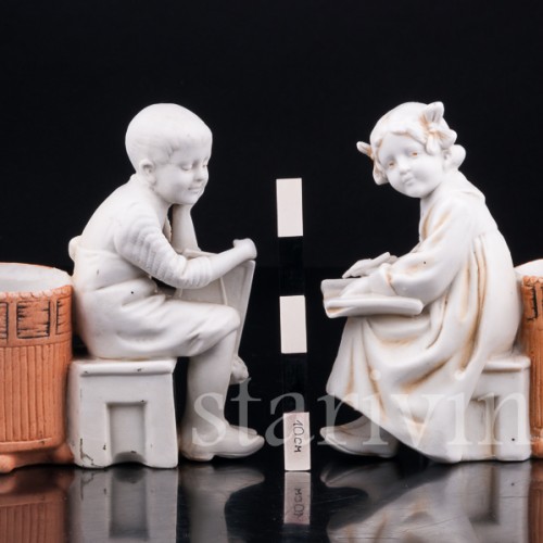 "На уроке", парные вазочки с детьми, Unger, Schneider & Cie, Германия, нач. 20 в