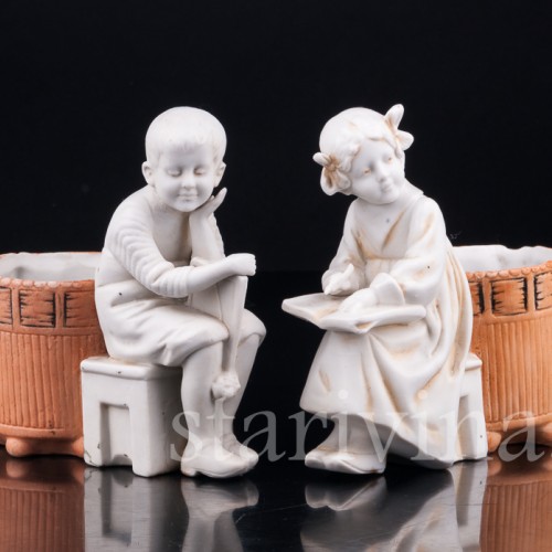 "На уроке", парные вазочки с детьми, Unger, Schneider & Cie, Германия, нач. 20 в