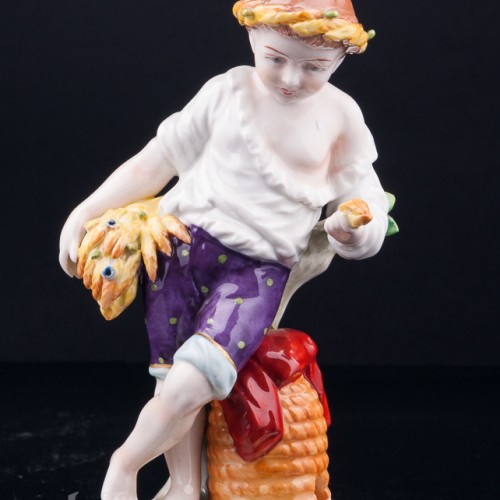 Статуэтка из фарфора Аллегория Осени, Sitzendorf, Германия, вт. пол. 20 в.