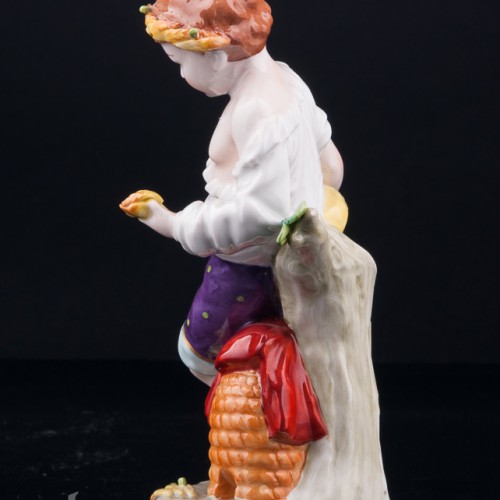 Статуэтка из фарфора Аллегория Осени, Sitzendorf, Германия, вт. пол. 20 в.