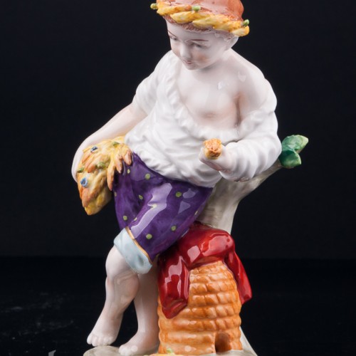 Статуэтка из фарфора Аллегория Осени, Sitzendorf, Германия, вт. пол. 20 в.
