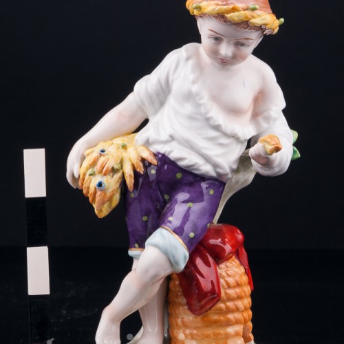 Статуэтка из фарфора Аллегория Осени, Sitzendorf, Германия, вт. пол. 20 в.