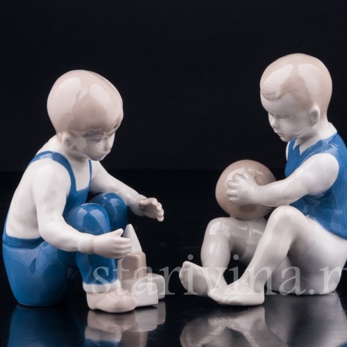 Фигурка из фарфора Мальчик с кубиками, Grafenthal, Германия, вт. пол. 20 в.