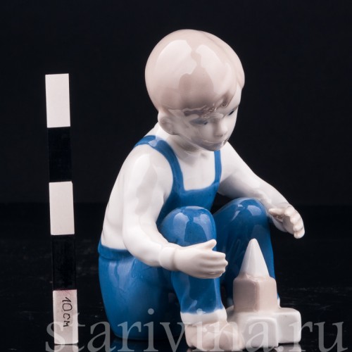 Фигурка из фарфора Мальчик с кубиками, Grafenthal, Германия, вт. пол. 20 в.