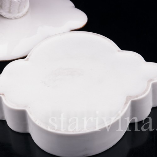 Девочка с корзиной, шкатулка, Hertwig & Co, Германия, 1920-30 гг