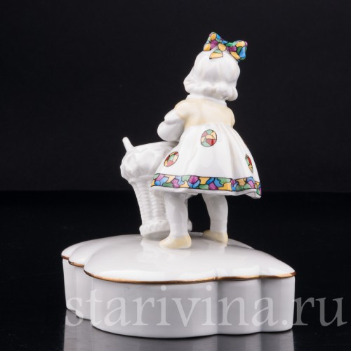 Девочка с корзиной, шкатулка, Hertwig & Co, Германия, 1920-30 гг