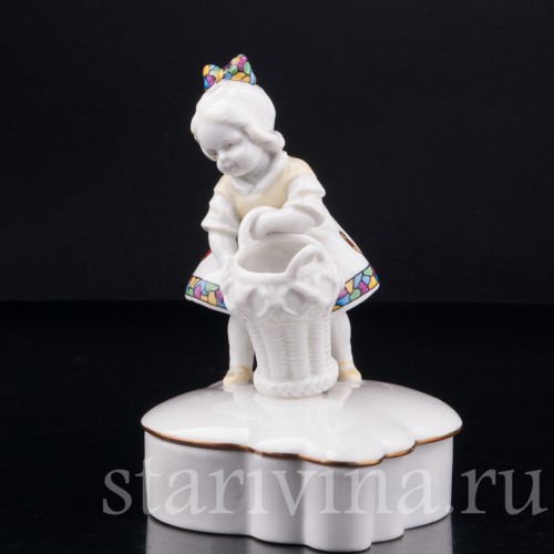 Девочка с корзиной, шкатулка, Hertwig & Co, Германия, 1920-30 гг