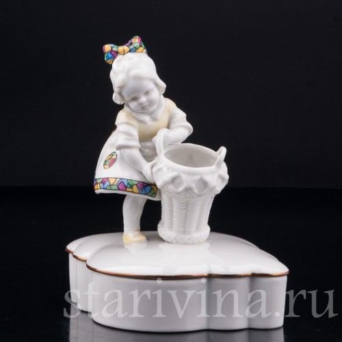 Девочка с корзиной, шкатулка, Hertwig & Co, Германия, 1920-30 гг