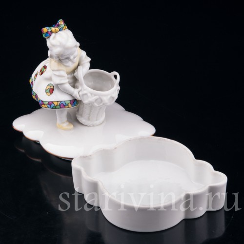 Девочка с корзиной, шкатулка, Hertwig & Co, Германия, 1920-30 гг