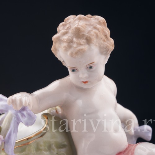 Ваза Путти с гирляндой цветов, Muller & Co, Германия, кон. 19 - нач. 20 вв