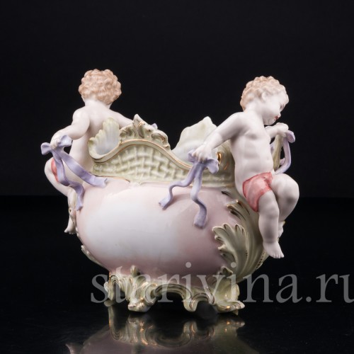 Ваза Путти с гирляндой цветов, Muller & Co, Германия, кон. 19 - нач. 20 вв