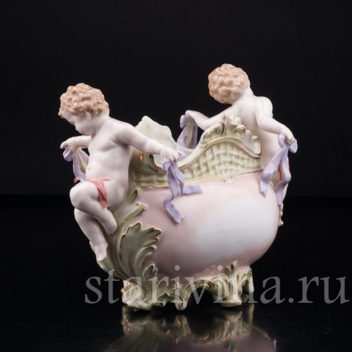 Ваза Путти с гирляндой цветов, Muller & Co, Германия, кон. 19 - нач. 20 вв