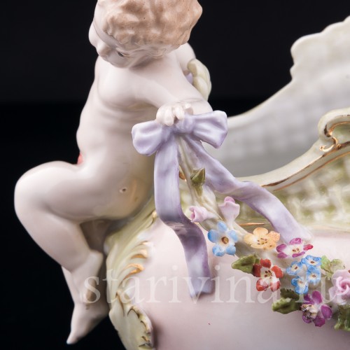 Ваза Путти с гирляндой цветов, Muller & Co, Германия, кон. 19 - нач. 20 вв