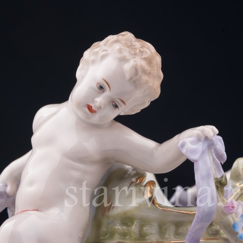 Ваза Путти с гирляндой цветов, Muller & Co, Германия, кон. 19 - нач. 20 вв