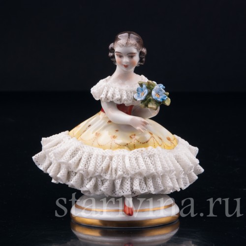 Девочка с букетом, кружевная миниатюра, Volkstedt, Германия, вт. пол. 20 в