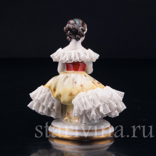 Девочка с букетом, кружевная миниатюра, Volkstedt, Германия, вт. пол. 20 в