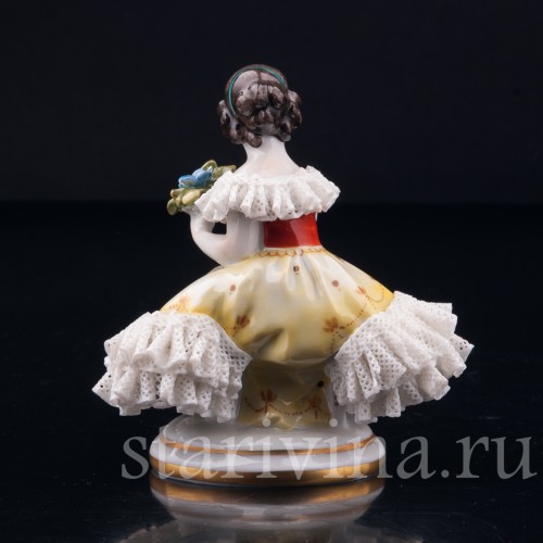 Девочка с букетом, кружевная миниатюра, Volkstedt, Германия, вт. пол. 20 в