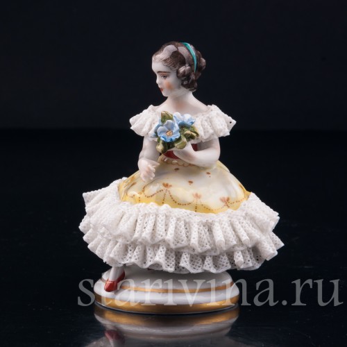 Девочка с букетом, кружевная миниатюра, Volkstedt, Германия, вт. пол. 20 в