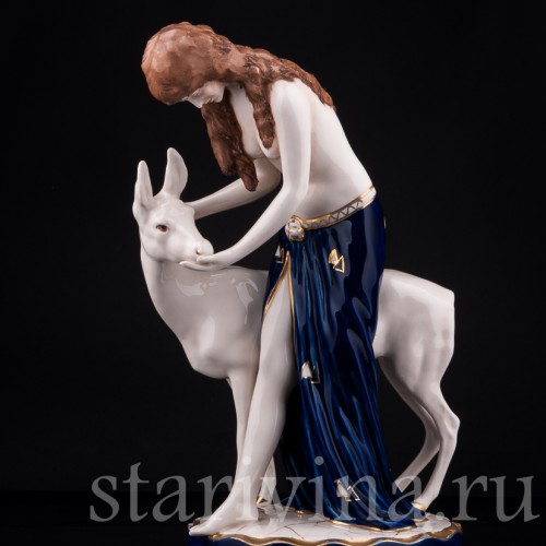 Старинная фигурка девушки из фарфора Диана, Royal Dux, Чехия, нач. 20 в.