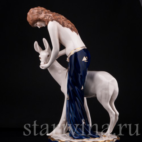 Старинная фигурка девушки из фарфора Диана, Royal Dux, Чехия, нач. 20 в.