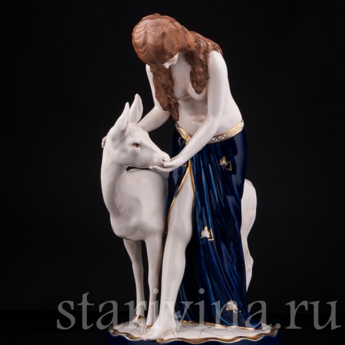 Старинная фигурка девушки из фарфора Диана, Royal Dux, Чехия, нач. 20 в.