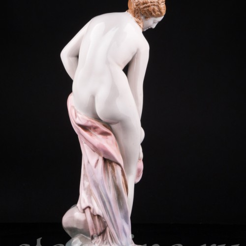 Старинная фигурка девушки из фарфора Купальщица, Karl Ens, Германия, 1920-30 гг.