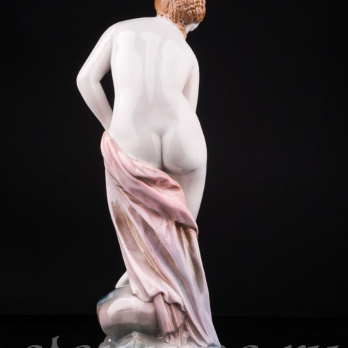 Старинная фигурка девушки из фарфора Купальщица, Karl Ens, Германия, 1920-30 гг.