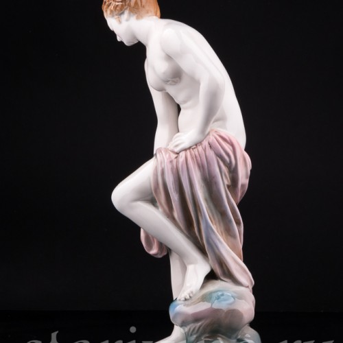 Старинная фигурка девушки из фарфора Купальщица, Karl Ens, Германия, 1920-30 гг.