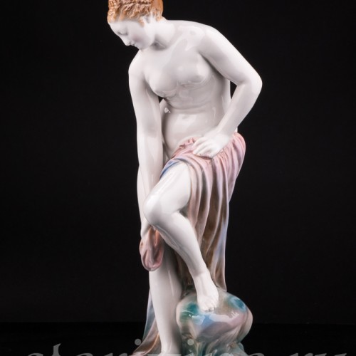 Старинная фигурка девушки из фарфора Купальщица, Karl Ens, Германия, 1920-30 гг.