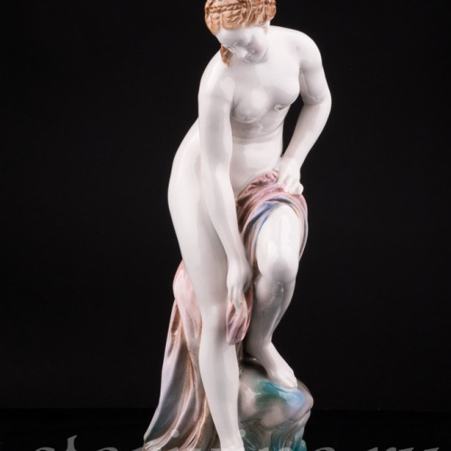 Старинная фигурка девушки из фарфора Купальщица, Karl Ens, Германия, 1920-30 гг.