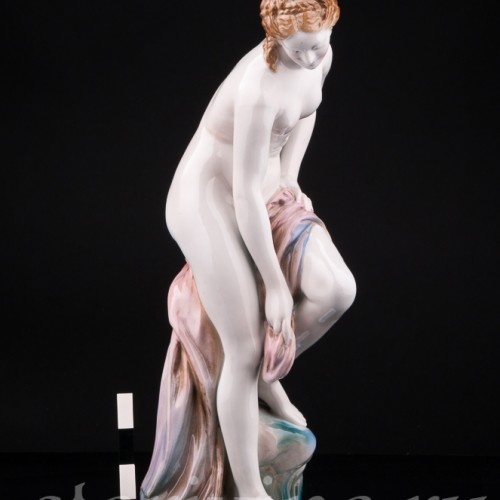 Старинная фигурка девушки из фарфора Купальщица, Karl Ens, Германия, 1920-30 гг.