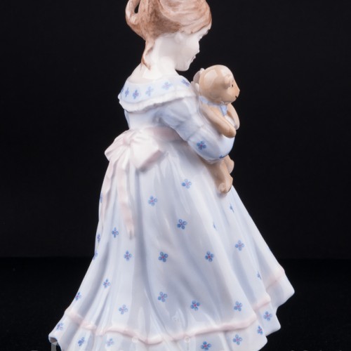 Девочка с медвежонком, Royal Worcester, Великобритания